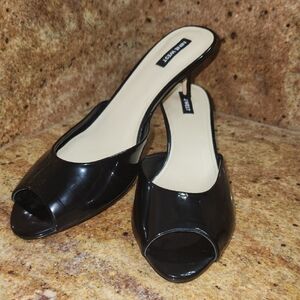 Nine West Black Heels with Open Toe and Glossy Finish
